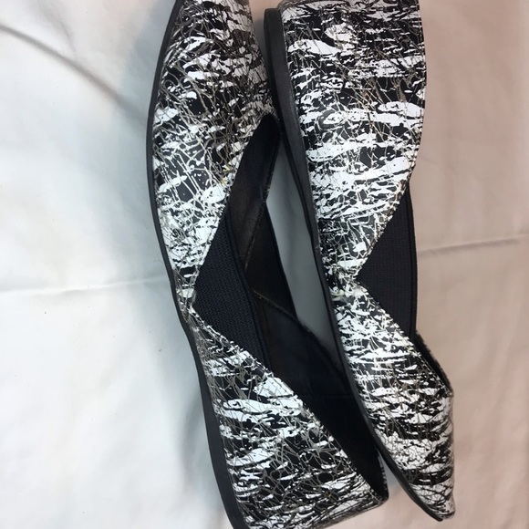 Black and white pointed flats - Picture 3 of 4